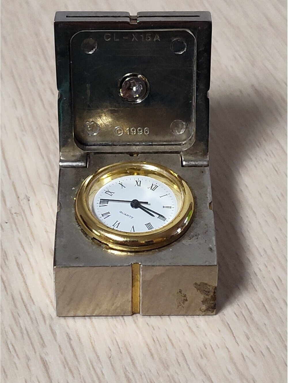 Small Vintage (CL-X15A) 1996 Flip Top Present Box Roman Numeral Clock ..